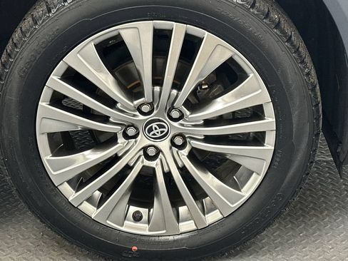 Certified 2021 Toyota Venza XLE w/ Softex Package AWD/4WD image 20