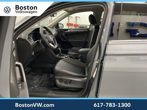 Certified 2022 Volkswagen Tiguan SE image 9