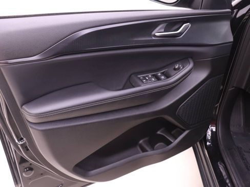 Used 2024 Jeep Grand Cherokee L Laredo w/ Trailer Tow Package image 9