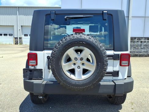 Used 2009 Jeep Wrangler X AWD/4WD image 4