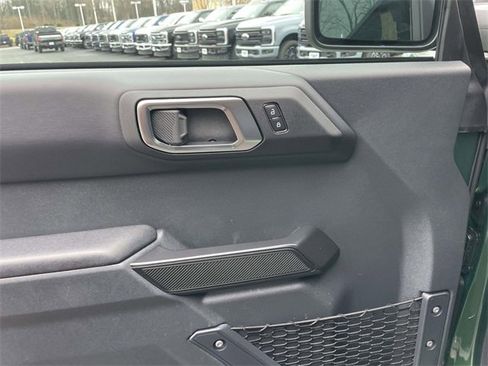 Used 2025 Ford Bronco Badlands image 12