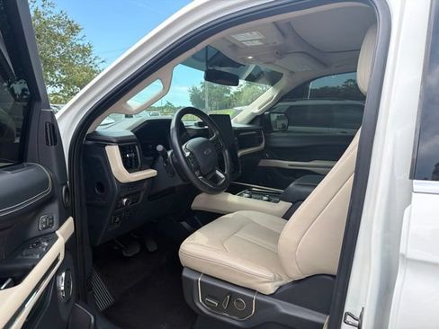 Used 2022 Ford Expedition Platinum AWD/4WD image 2