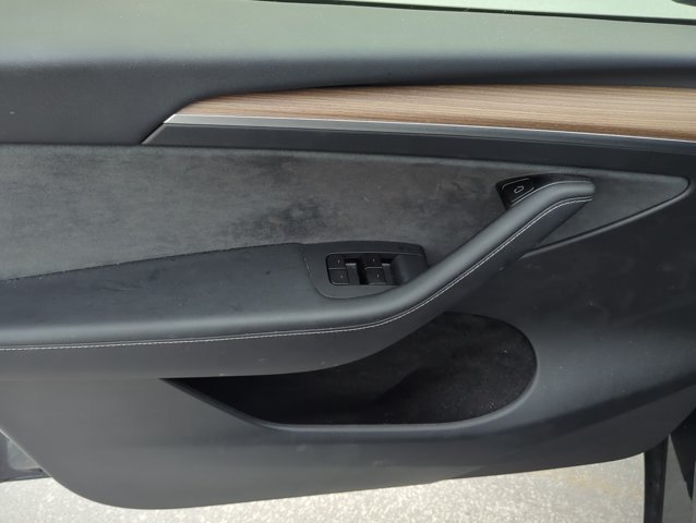 Used 2025 Tesla Model Y Long Range RWD image 10