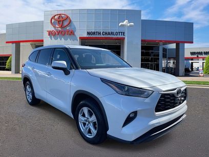 Used 2022 Toyota Highlander LE