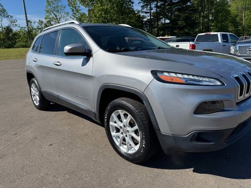 Used 2014 Jeep Cherokee Latitude w/ Cold Weather Group AWD/4WD image 12