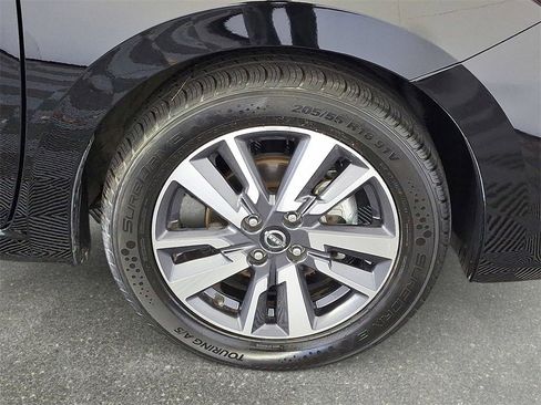 Used 2023 Nissan Versa SV image 8