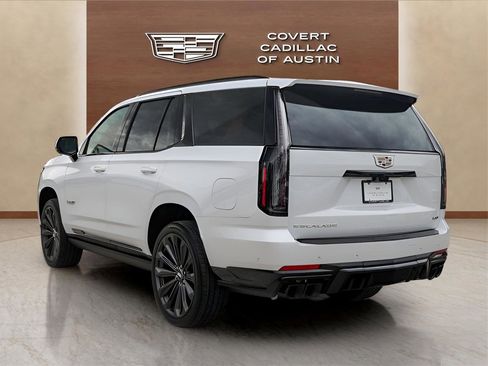 Certified 2025 Cadillac Escalade V w/ LPO, Floor Liner Package image 3