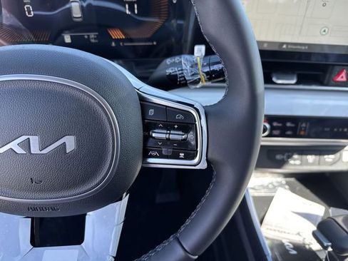 New 2026 Kia Carnival FWD image 12