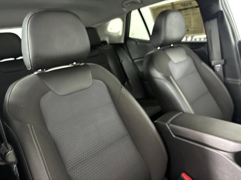 Used 2024 Chevrolet Trax LT FWD image 28