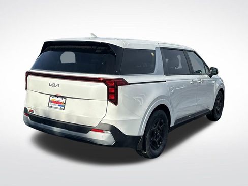 New 2026 Kia Carnival FWD image 5
