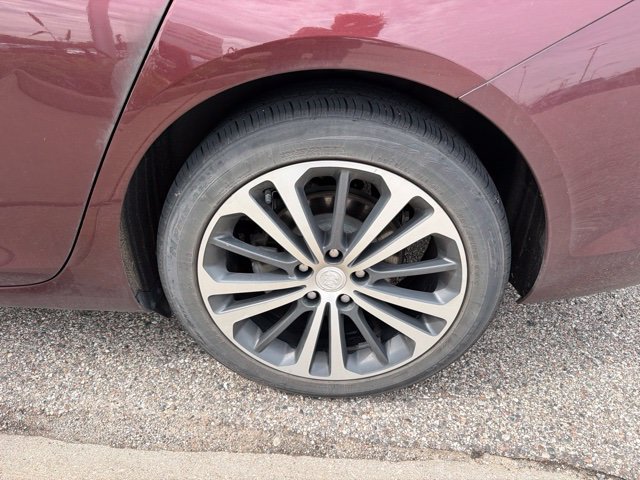Used 2018 Buick Regal Essence w/ Driver Confidence Package #1 FWD image 5