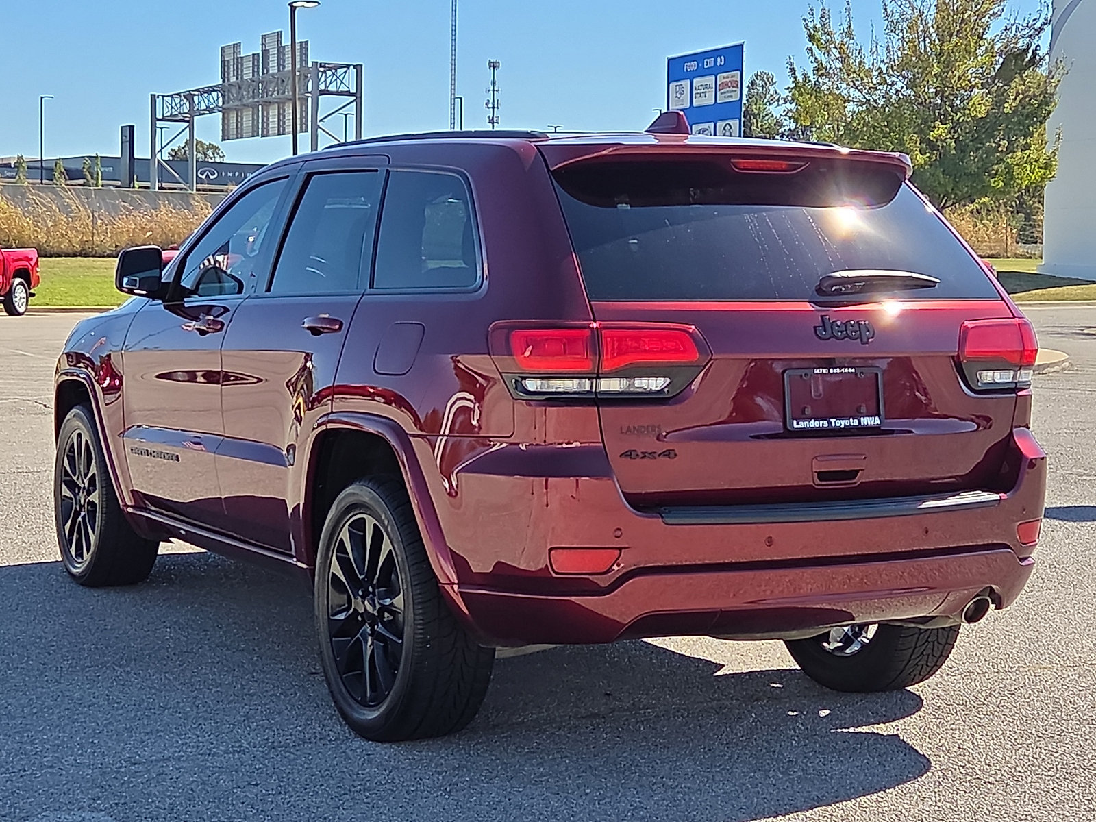 Used 2019 Jeep Grand Cherokee Altitude AWD/4WD image 4
