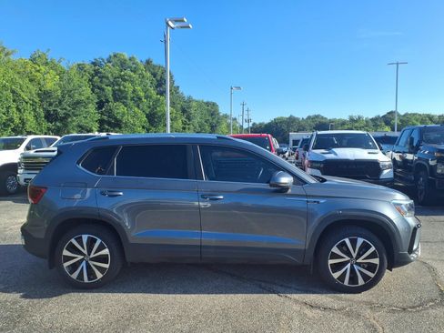 Used 2024 Volkswagen Taos SE FWD image 21