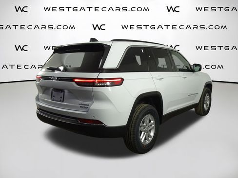 New 2025 Jeep Grand Cherokee Laredo image 5