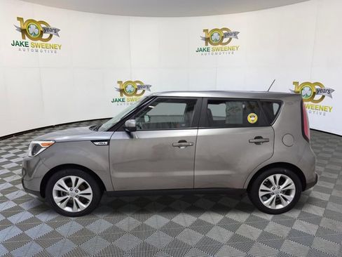 Used 2016 Kia Soul + FWD image 6