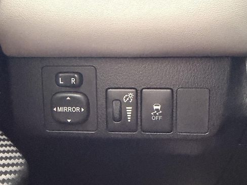 Used 2014 Toyota RAV4 XLE FWD image 12