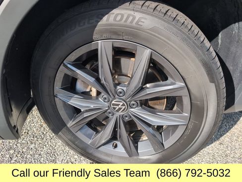 Used 2024 Volkswagen Tiguan SE AWD/4WD image 26