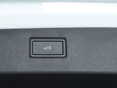 New 2026 Volkswagen Tiguan SE image 30