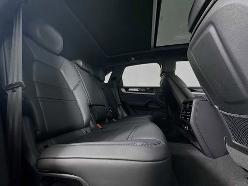 Certified 2025 Porsche Cayenne image 28