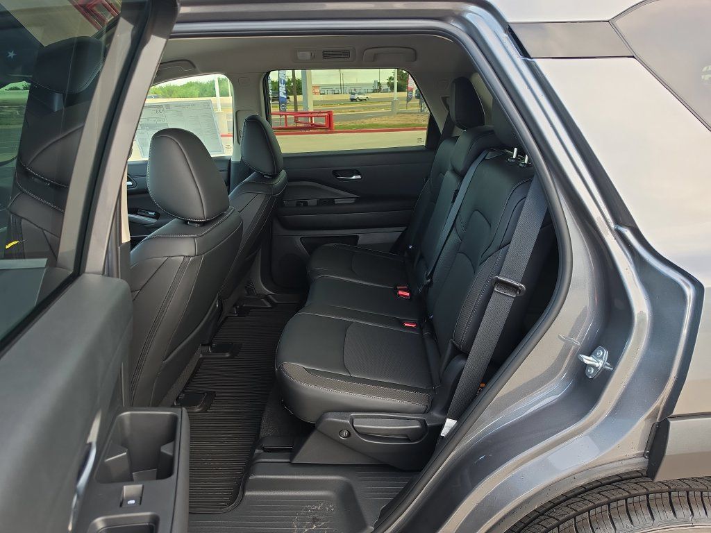 New 2026 Nissan Pathfinder SL FWD image 26