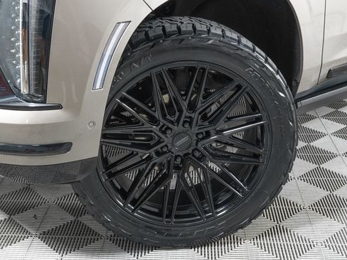 Used 2025 Cadillac Escalade Sport Platinum w/ LPO, ONYX Package image 36