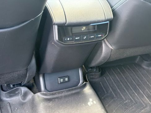 Used 2021 Toyota Highlander XSE FWD image 25