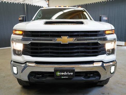 Used 2024 Chevrolet Silverado 3500 LT w/ Convenience Package AWD/4WD image 2