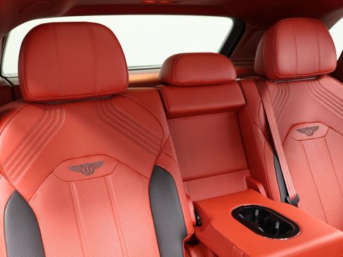 Used 2022 Bentley Bentayga AWD/4WD image 89