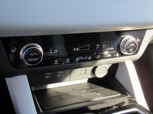 New 2026 Mitsubishi Outlander SE FWD image 18