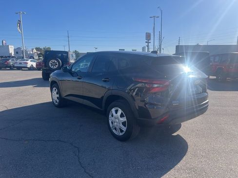 Used 2025 Chevrolet Trax LS image 5