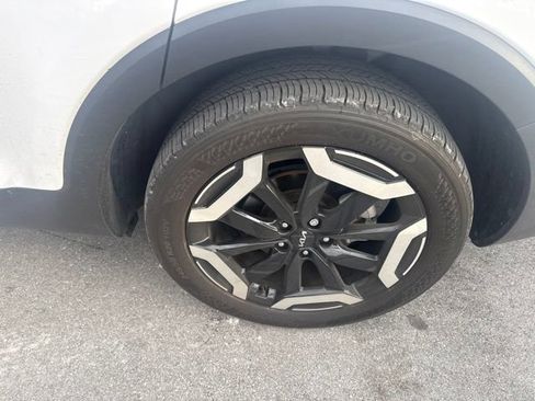 Used 2025 Kia Telluride S FWD image 7