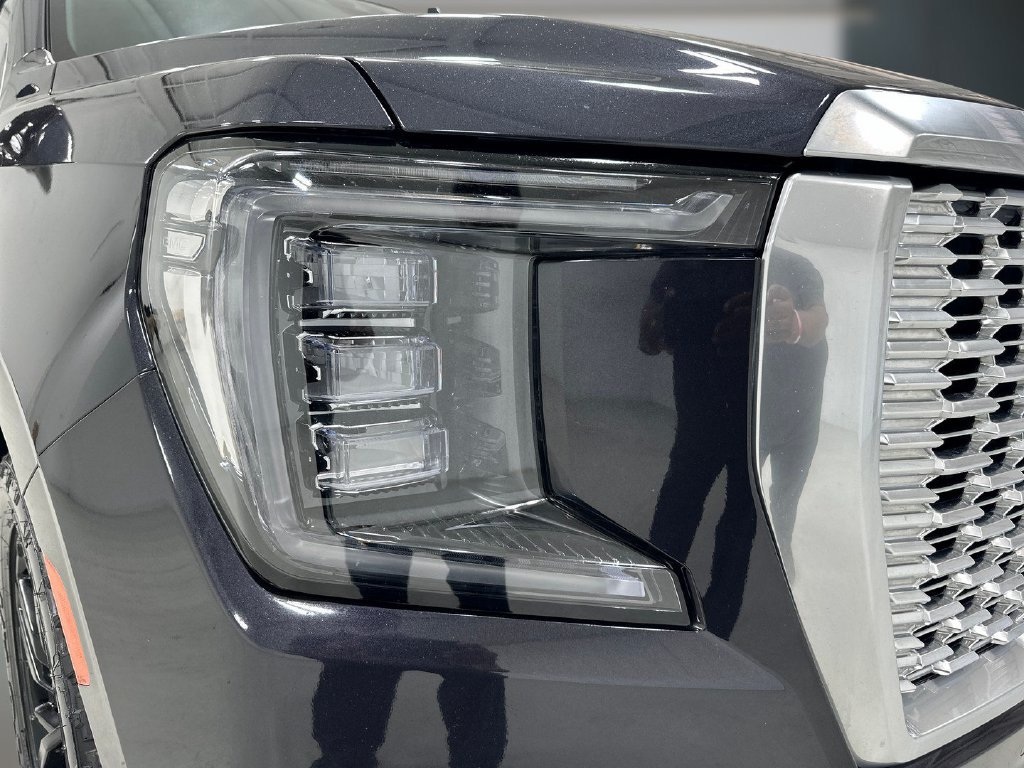 Used 2023 GMC Yukon XL Denali w/ Denali Reserve Package AWD/4WD image 11