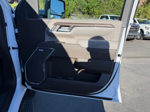 New 2026 GMC Sierra 2500 SLT w/ SLT Premium Package image 23