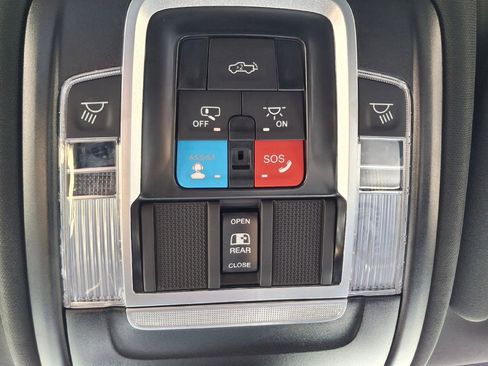 Used 2026 RAM 2500 Laramie AWD/4WD image 17