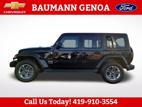 Used 2018 Jeep Wrangler Unlimited Sahara AWD/4WD image 9