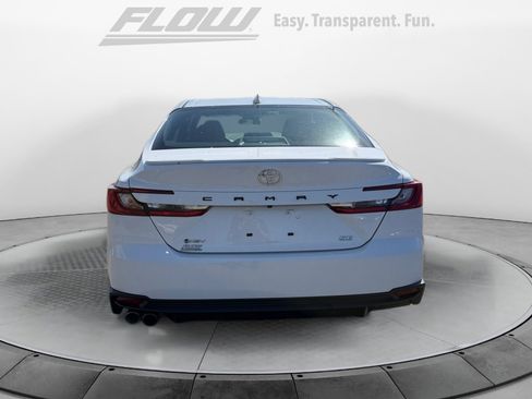 Used 2025 Toyota Camry SE image 6