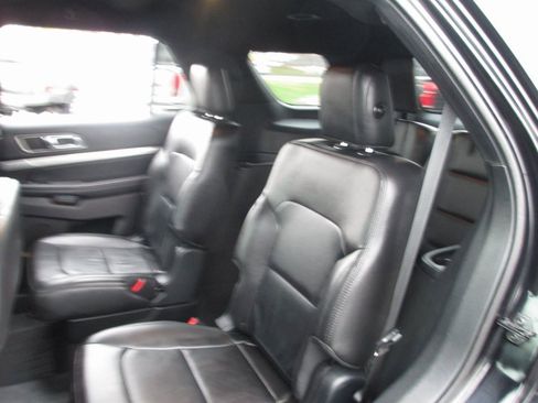 Used 2018 Ford Explorer XLT w/ Equipment Group 202A image 17