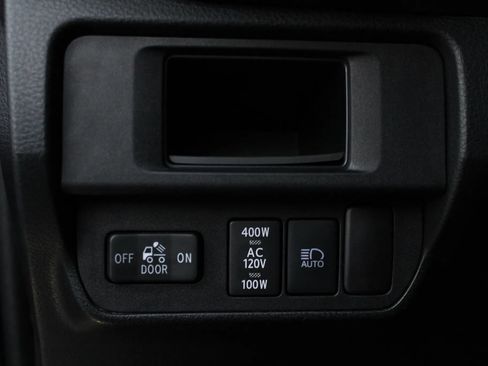 Used 2018 Toyota Tacoma Limited image 14