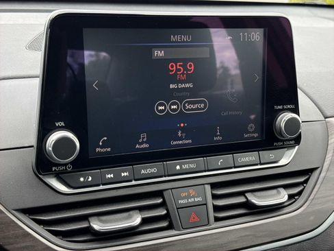 Used 2025 Nissan Altima 2.5 SV AWD/4WD image 9