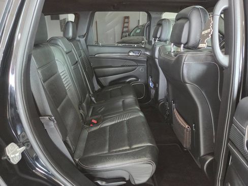 Used 2017 Jeep Grand Cherokee SRT image 27