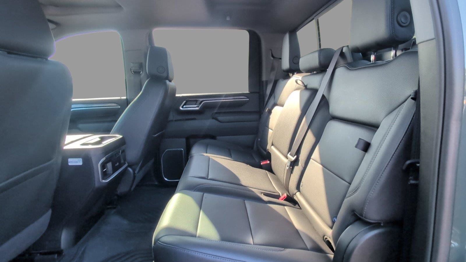 Used 2025 Chevrolet Silverado 2500 LTZ w/ LTZ Convenience Package AWD/4WD image 36
