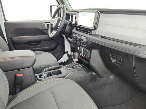 Used 2025 Jeep Wrangler Unlimited Sahara AWD/4WD image 33