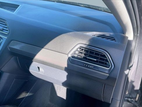 Used 2022 Volkswagen Tiguan SE w/ Panoramic Sunroof Package image 30