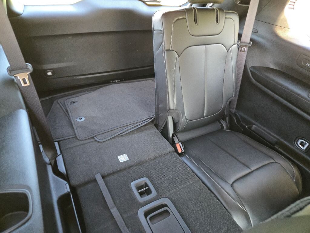 Certified 2025 Jeep Grand Cherokee L Limited w/ Black Appearance Package AWD/4WD image 15