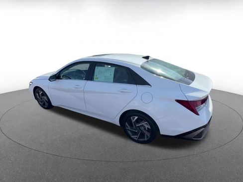 Used 2025 Hyundai Elantra Limited image 10