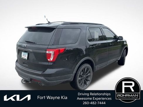 Used 2018 Ford Explorer XLT w/ Equipment Group 202A AWD/4WD image 6