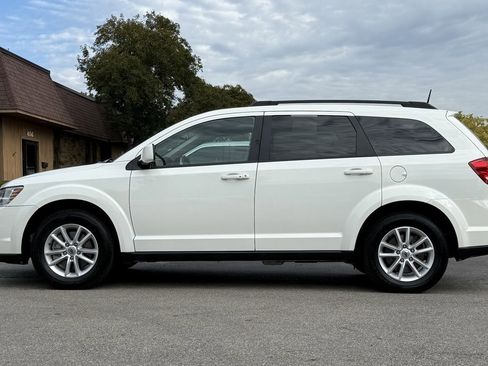 Used 2019 Dodge Journey SE image 2