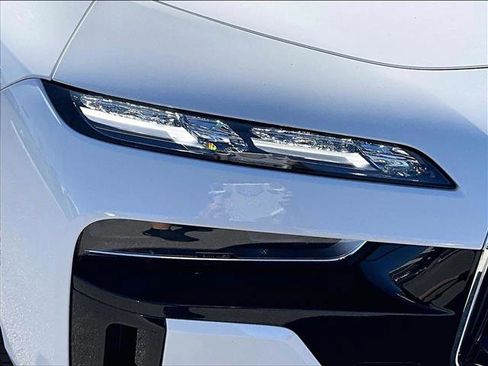 Used 2023 BMW 740i w/ Executive Package image 28