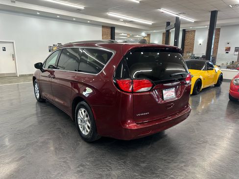 Used 2021 Chrysler Voyager Lxi image 7