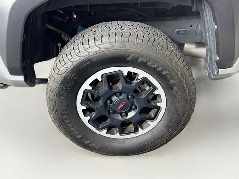Used 2024 Toyota Tacoma TRD Off-Road image 28
